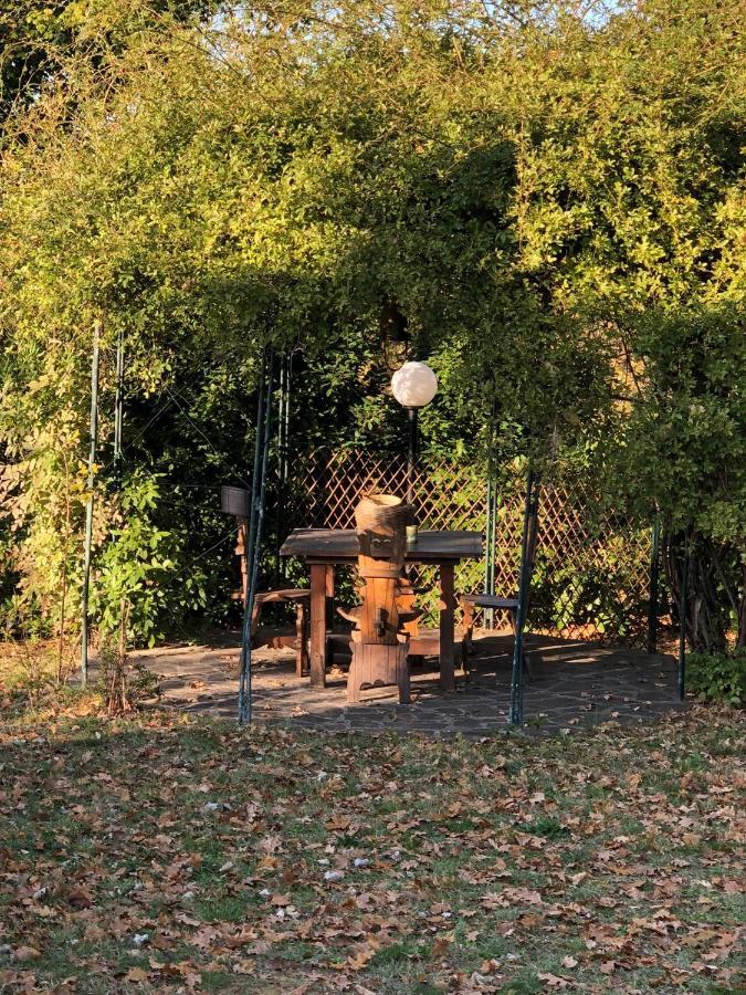 La Casa Nel Bosco Villa Lari Екстериор снимка